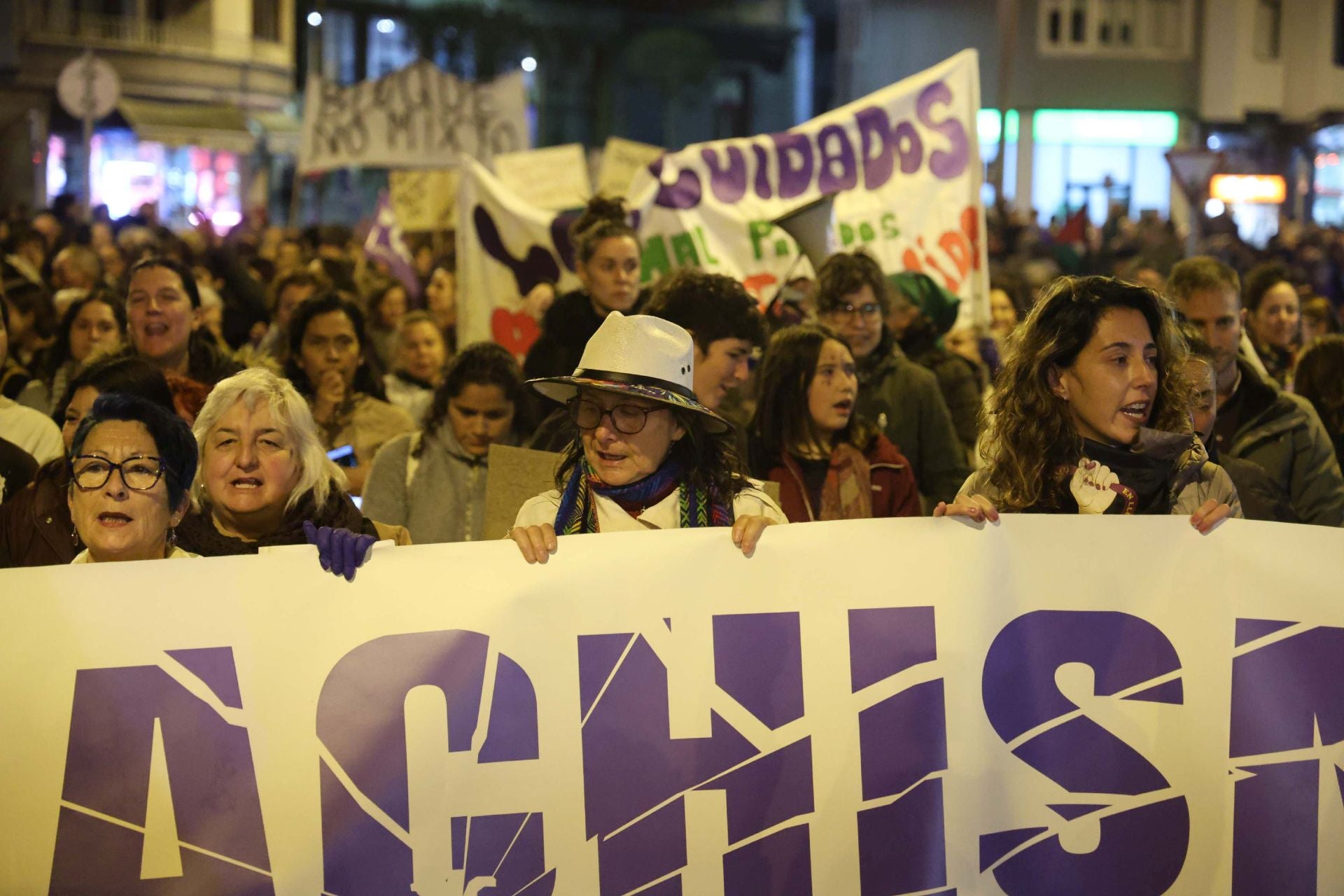 La manifestación contra la violencia machista en Avilés en imágenes