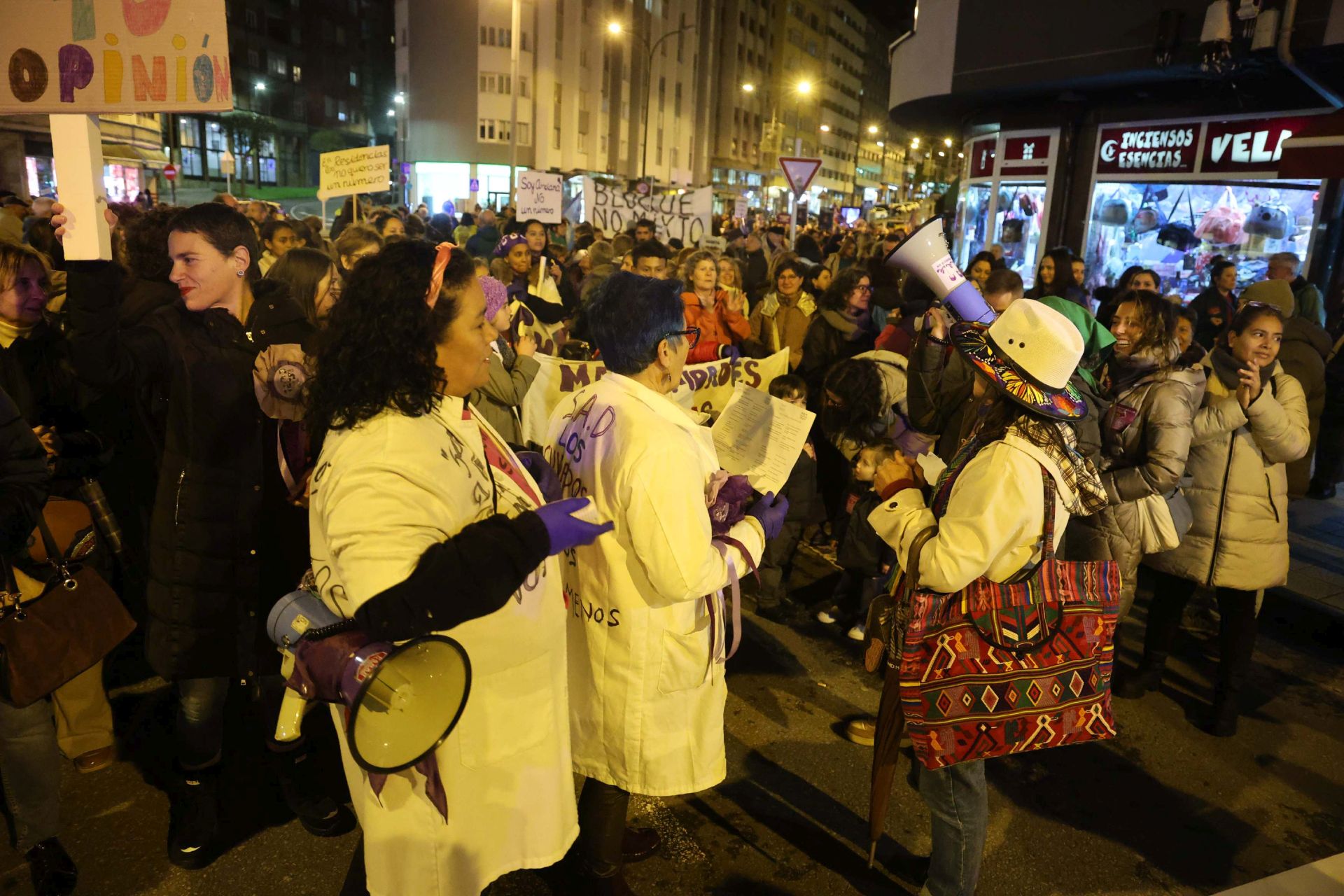 La manifestación contra la violencia machista en Avilés en imágenes