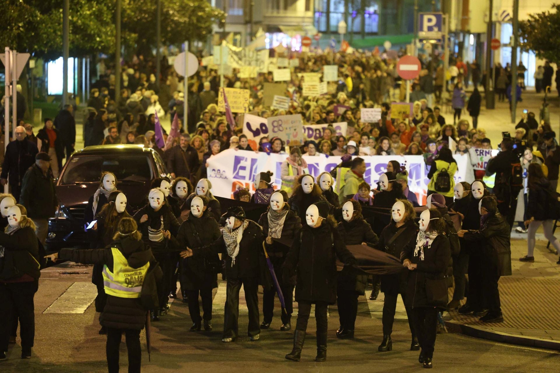 La manifestación contra la violencia machista en Avilés en imágenes