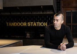 El cocinero Diego Fernández, en Regueiro, su restaurante de Tox.