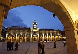 Fachada del Ayuntamiento de Avilés.