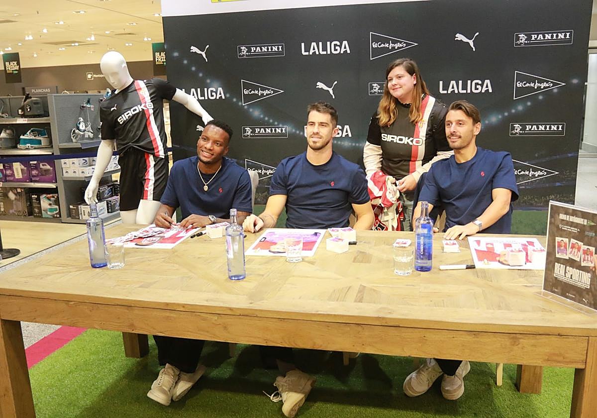 Los jugadores del Sporting firmaron autógrafos en El Corte Inglés