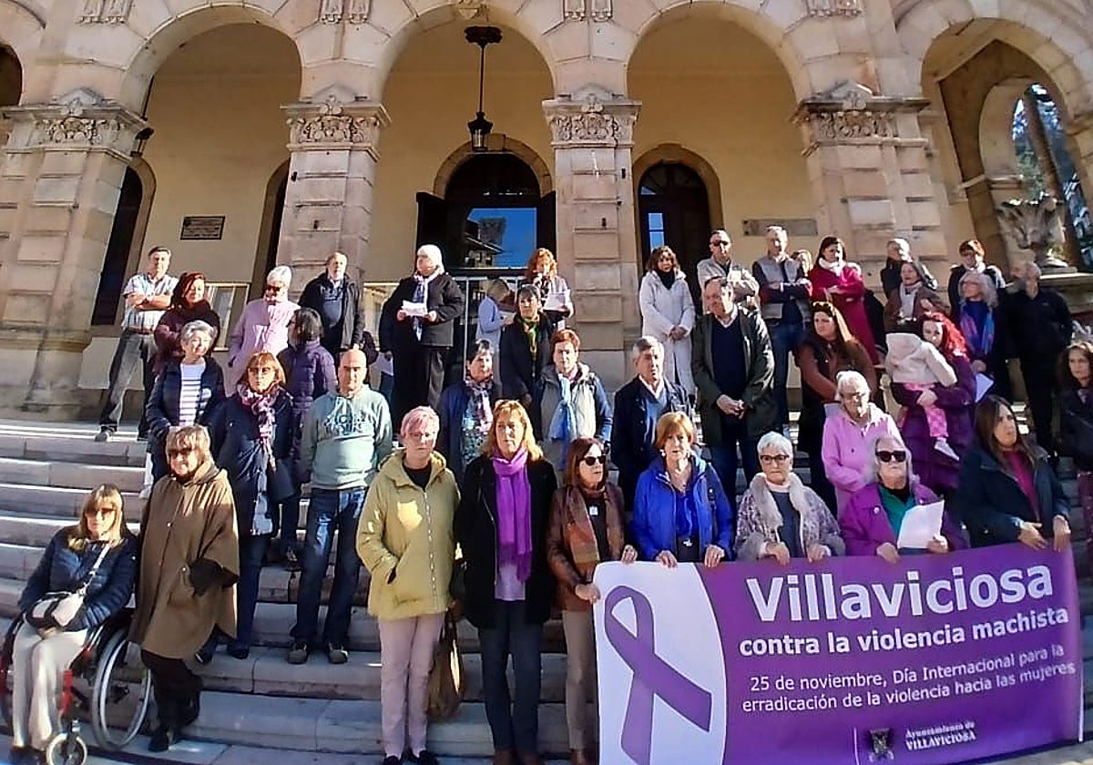 Acto municipal por el 25N en el Ayuntamiento de Villaviciosa