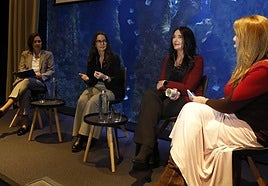 Leticia Bilbao, María Rivas, Salomé González y Elena Reales, en pleno debate.