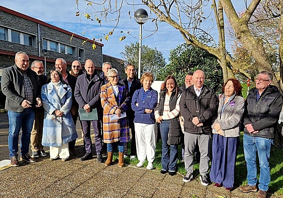 La consejera de Salud, con los alcaldes del noroccidente, con los que se reunió este jueves.