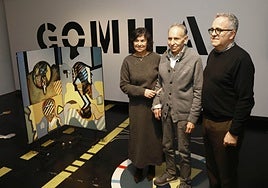 La concejala Montserrat López Moro, el artista Juan Gomila y el director del museo Saturnino Noval.