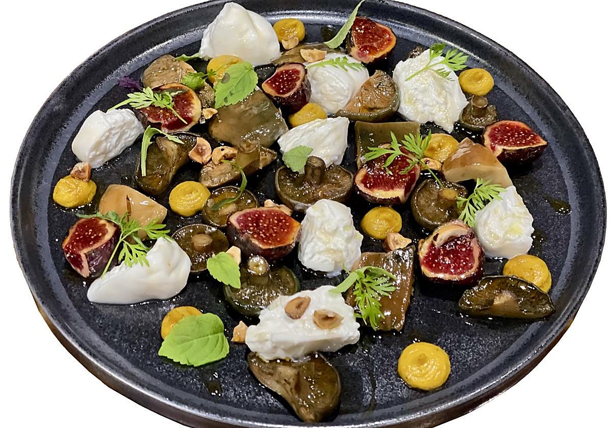 Níscalos en escabeche, burrata e higos caramelizados.