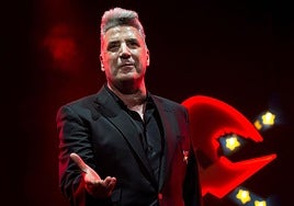 Loquillo, para el que ya no quedan entradas para el concierto de mañana, actuando en Madrid.
