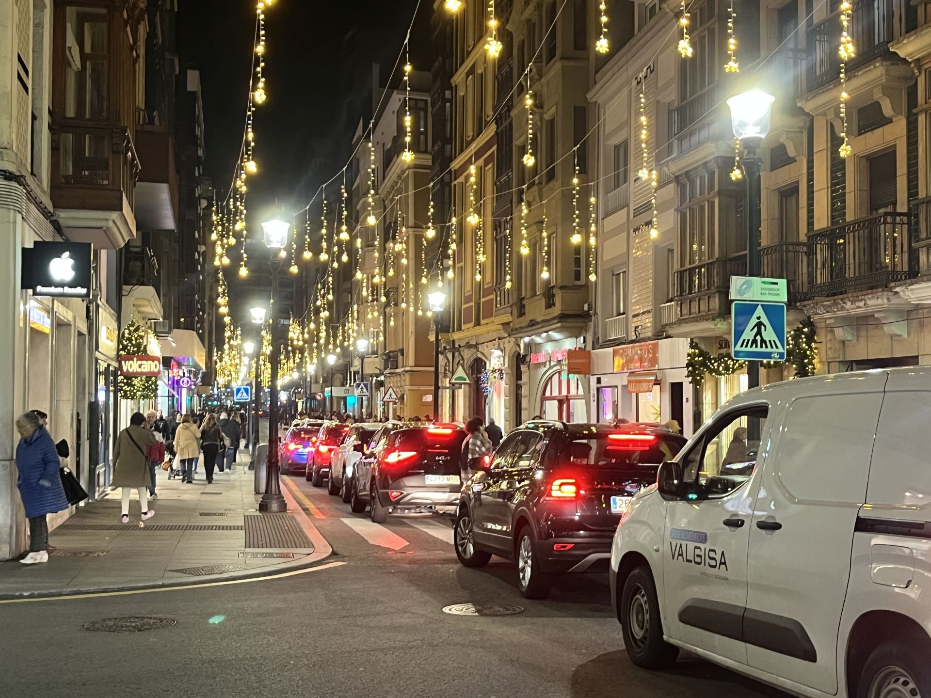 La Navidad ya deslumbra en Gijón: las luces navideñas que no te puedes perder