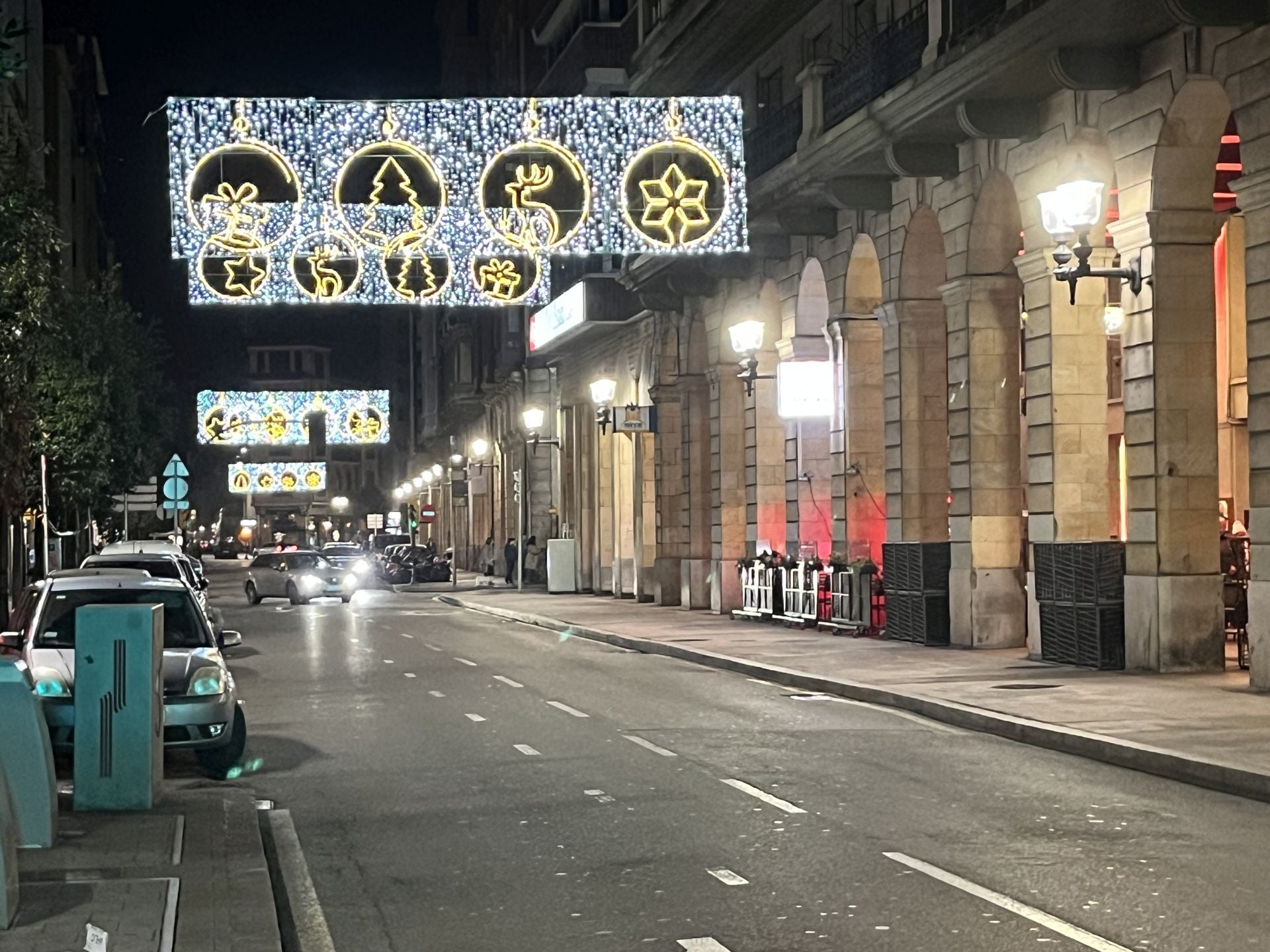 La Navidad ya deslumbra en Gijón: las luces navideñas que no te puedes perder