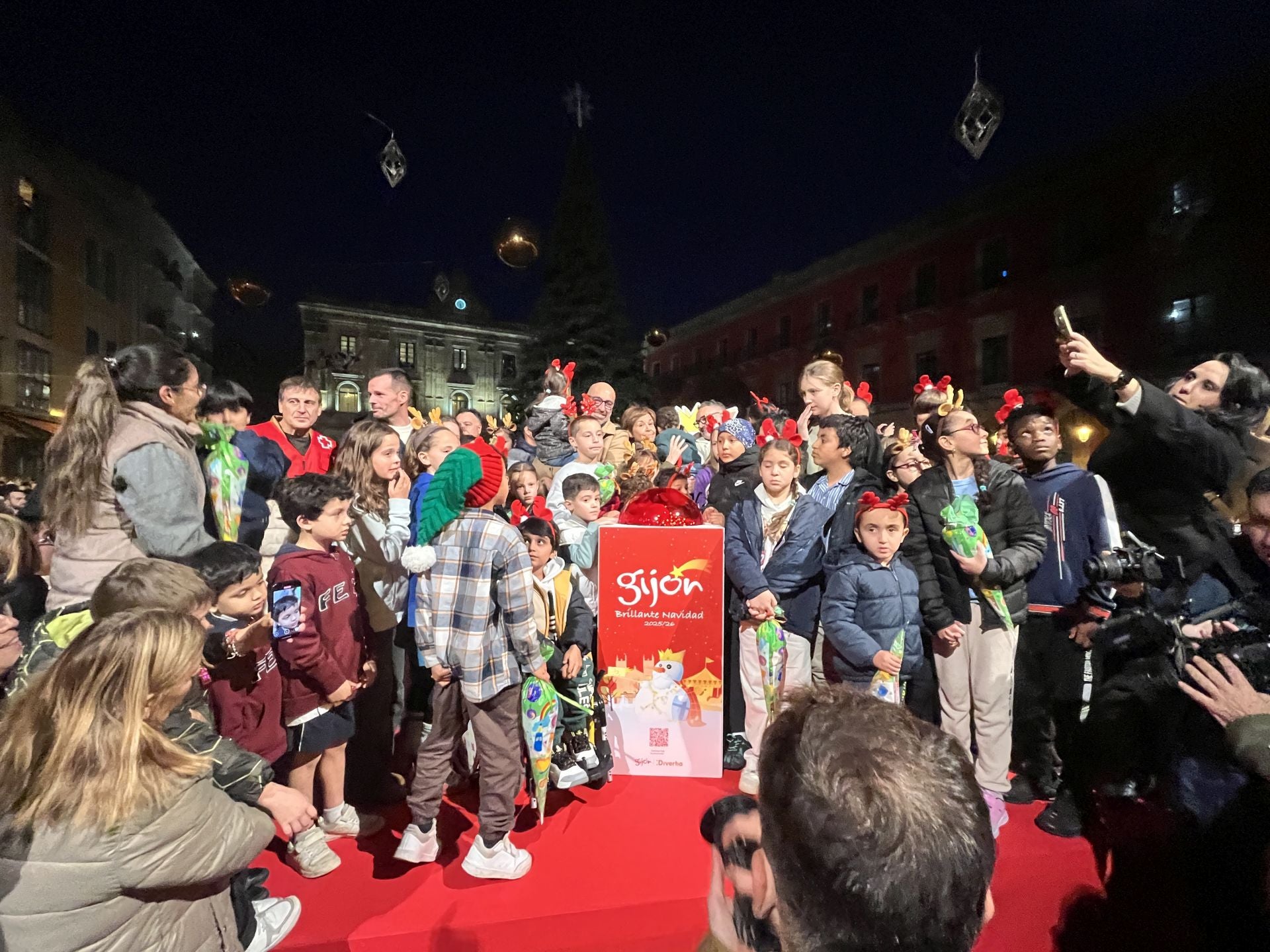 La Navidad ya deslumbra en Gijón: las luces navideñas que no te puedes perder