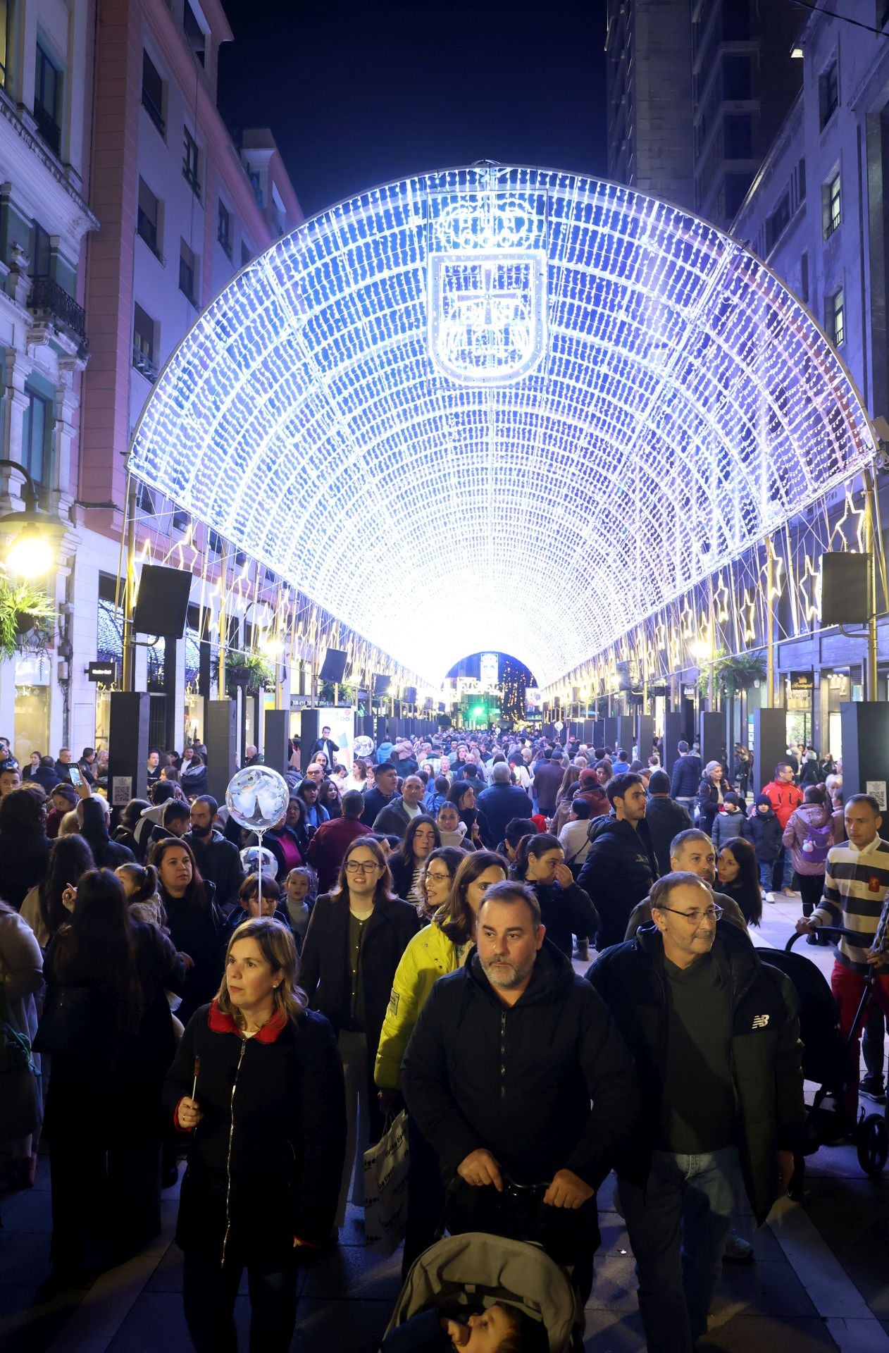 Oviedo se lanza a la calle para encender la Navidad