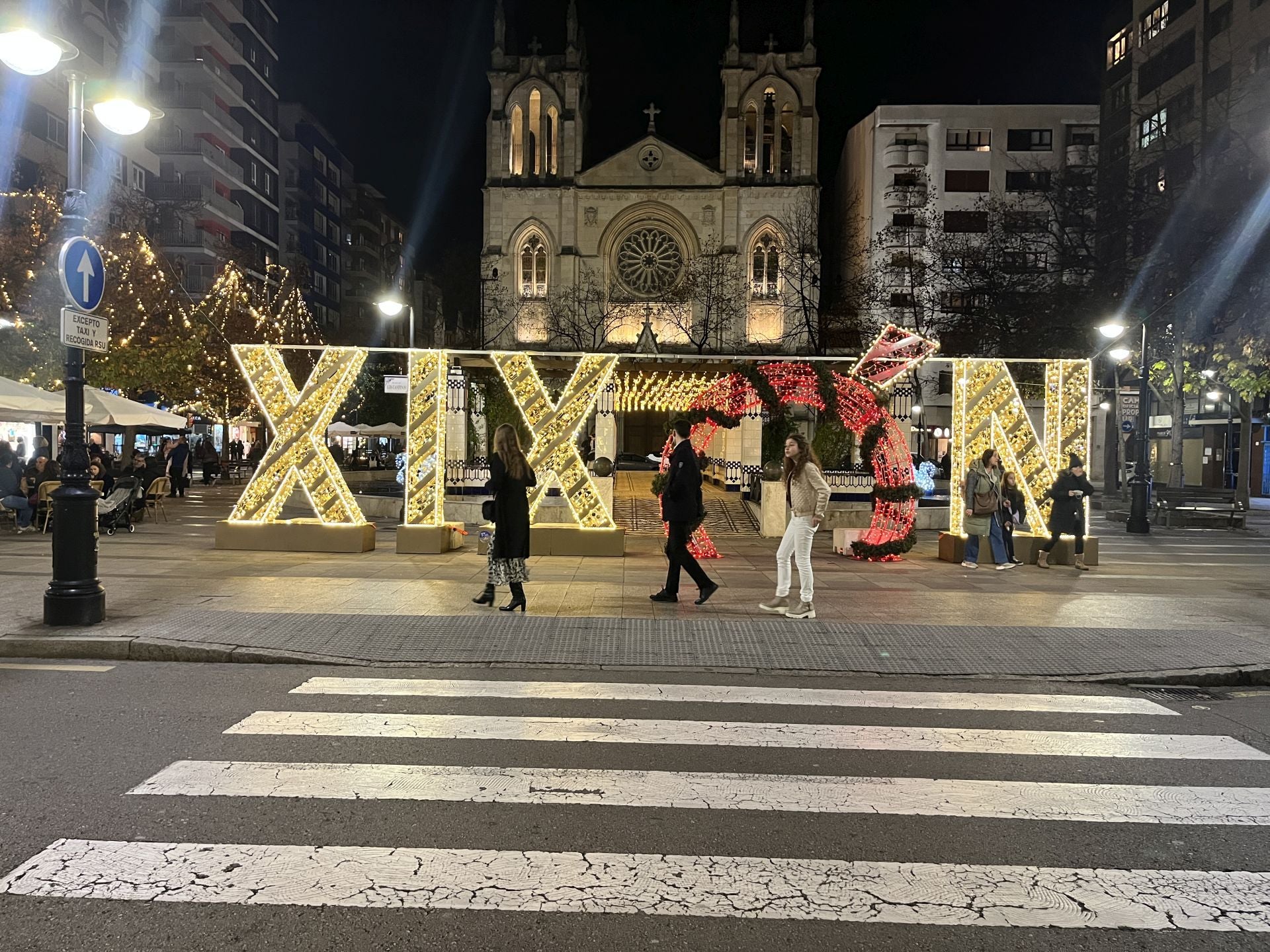 La Navidad ya deslumbra en Gijón: las luces navideñas que no te puedes perder
