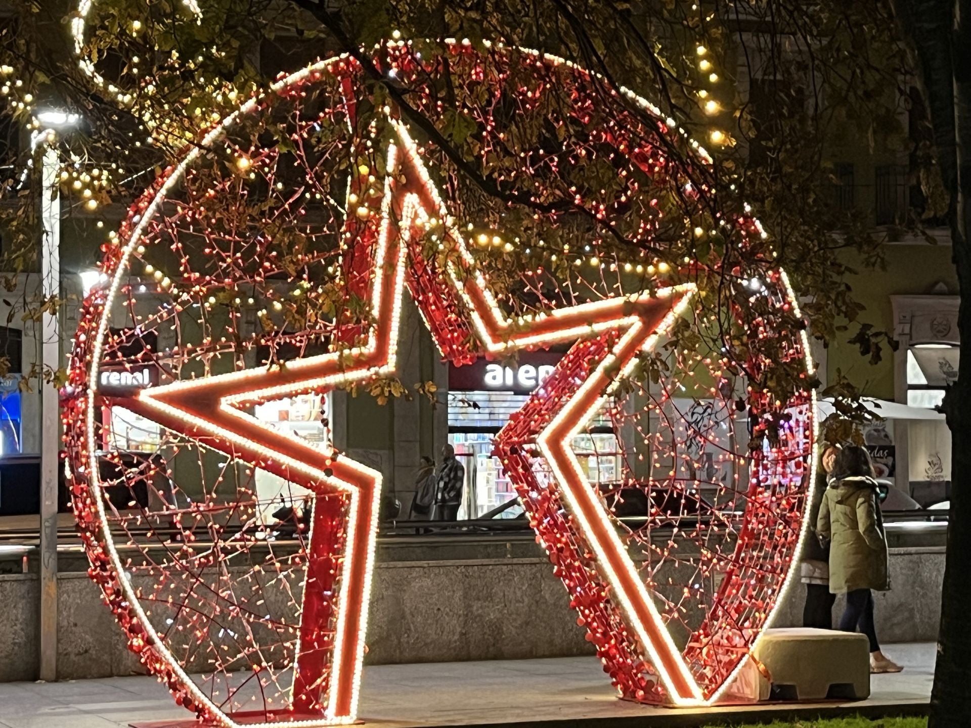 La Navidad ya deslumbra en Gijón: las luces navideñas que no te puedes perder