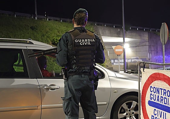 Control de la Guardia Civil con motivo de los robos.