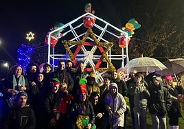 Vecinos de Pañeda, durante el encendido.