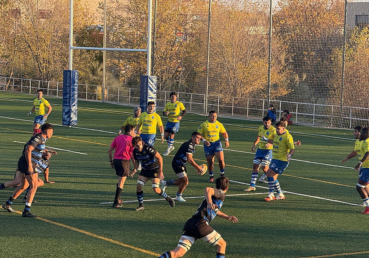 El Belenos, ayer de amarillo en su segundo partido copero en Las Rozas ante el Industriales.