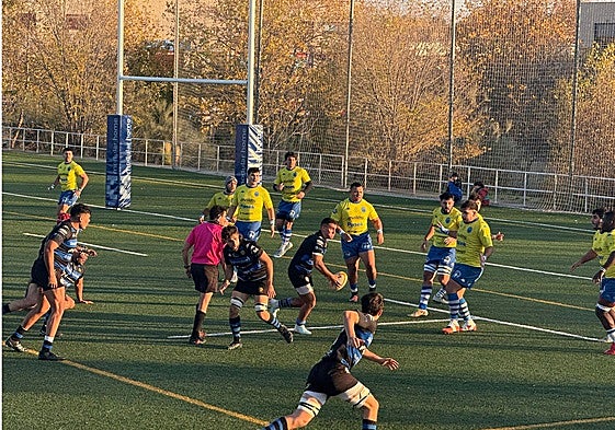 El Belenos, ayer de amarillo en su segundo partido copero en Las Rozas ante el Industriales.