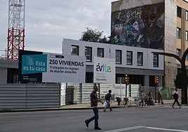 Construcción de pisos publicos en el antiguo solar de Peritos, en Gijón.