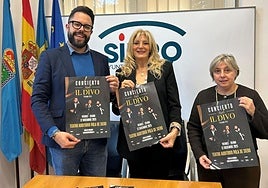 José Burbón, de la empresa promotora del concierto; la concejala de Cultura de Siero, Aurora Cienfuegos; e Isabel González, directora de la Fundación Municipal de Cultura.