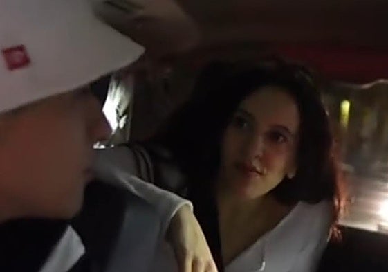 Trueno y Rosalía en un coche por Argentina.