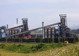 Los dos hornos de Arcelor en la planta de Gijón.