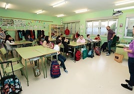Profesores en un aula de un colegio asturiano.