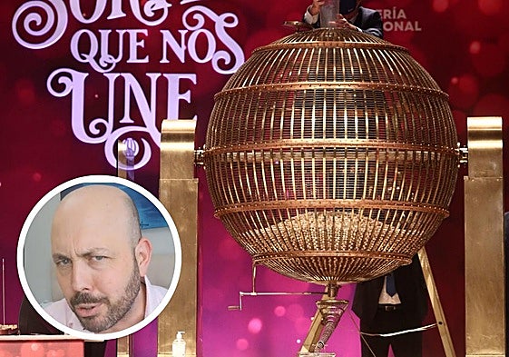 El bombo del sorteo de la Lotería de Navidad. En el círculo, @viajealotrolado.