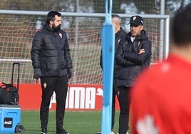 Borja Jiménez, en el centro de la imagen, durante la sesión de hoy.