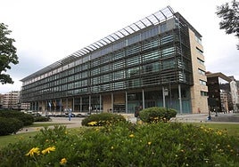 El EASMU (Edificio Administrativo de Servicios Múltiples), donde se concentran buena parte de las consejerías del Principado.