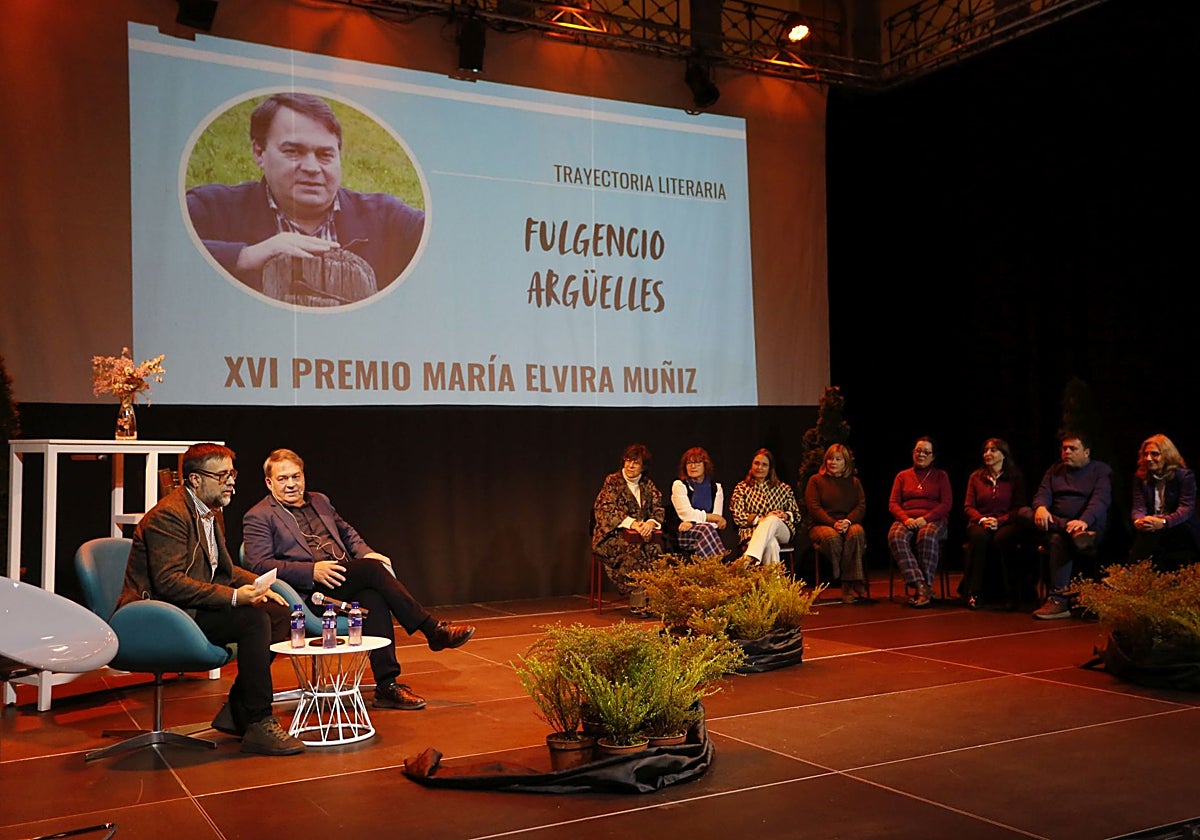 El escritor Fulgencio Argüelles charló con el jefe de Edición de este periódico, Miguel Rojo.
