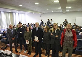 Rodolfo Gutiérrez (Cátedra Retos de Innovación), José Ignacio Conde-Ruiz (CES), Begoña Cueto (Cátedra Evaluación de Políticas de Empleo), Antón Costas (CES), Carmen Benavides (decana Facultad de Economía y Empresa), Ana Jorge (GAM) y Holm-Detlev Köhler (Universidad de Oviedo).