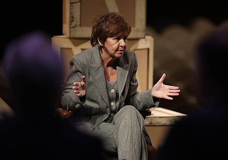La alcaldesa de Gijón, Carmen Moriyón, durante el encuentro con EL COMERCIO en el Teatro Jovellanos.