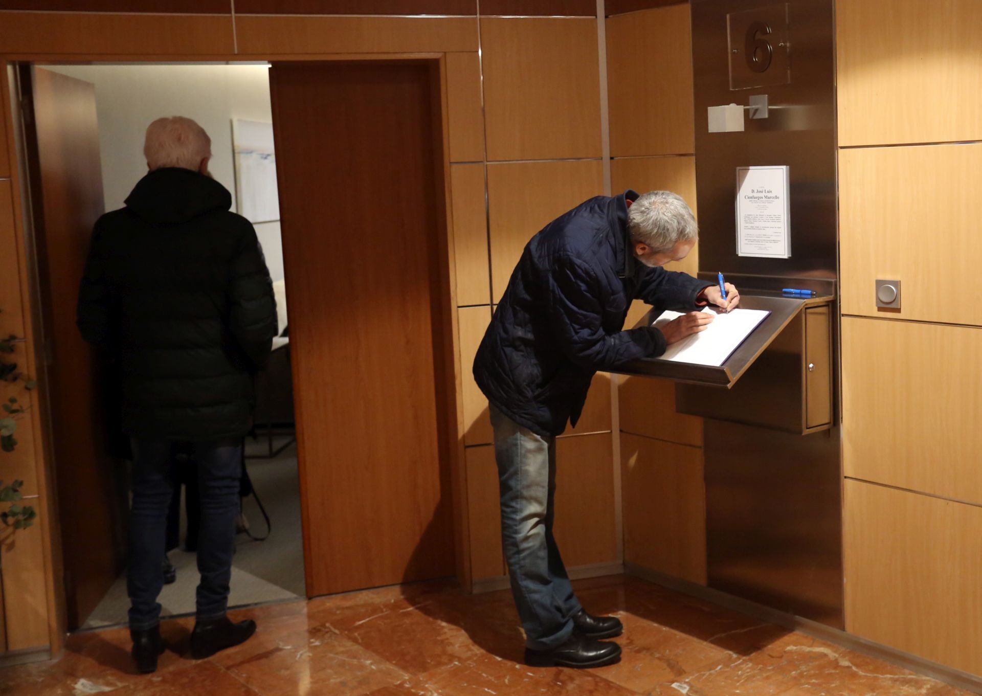 Capilla ardiente por José Luis Cienfuegos