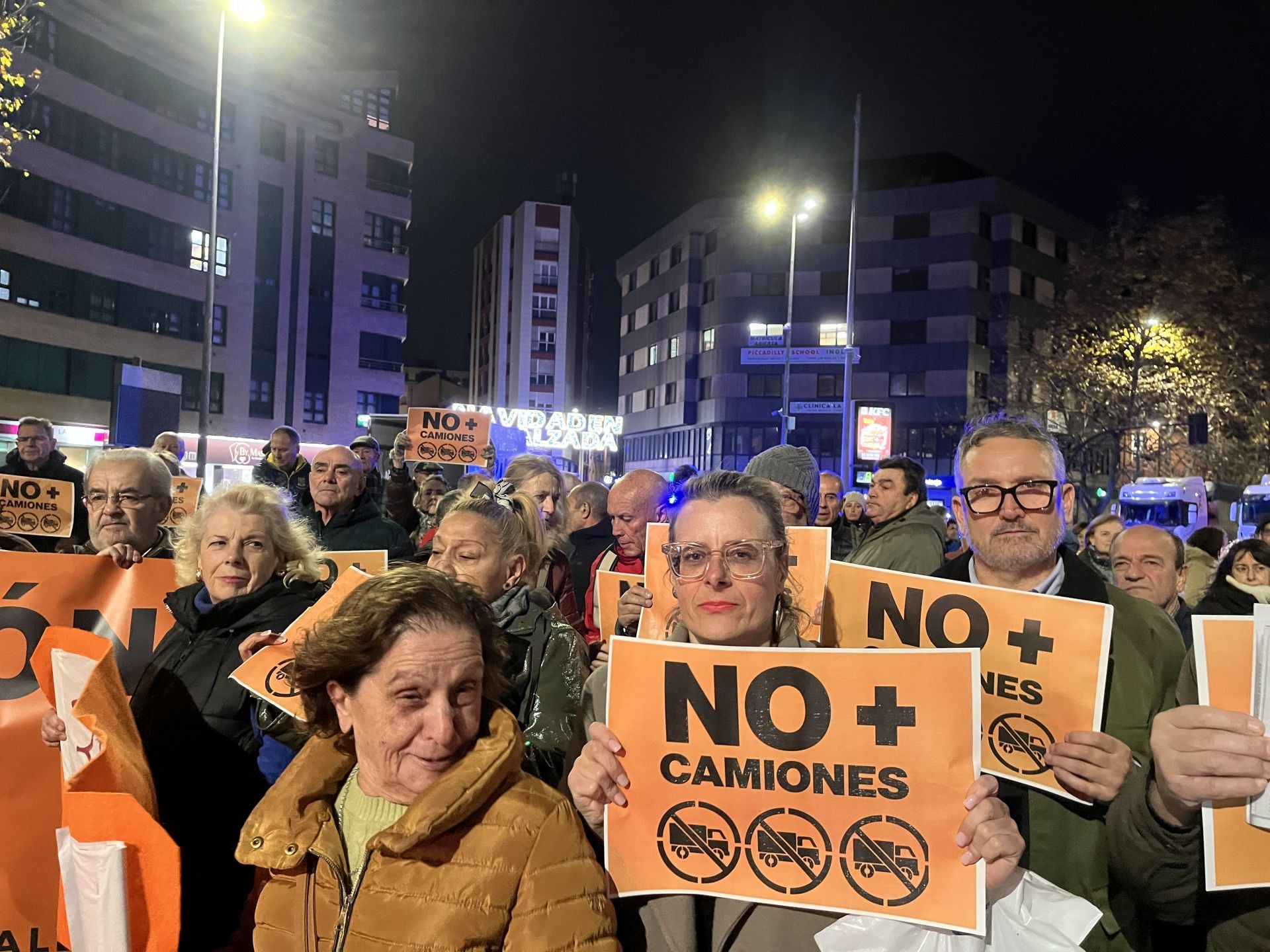 Los vecinos de La Calzada piden una solución para el vial de Jove