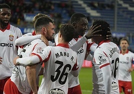 Los jugadores del Sporting celebran uno de los goles.