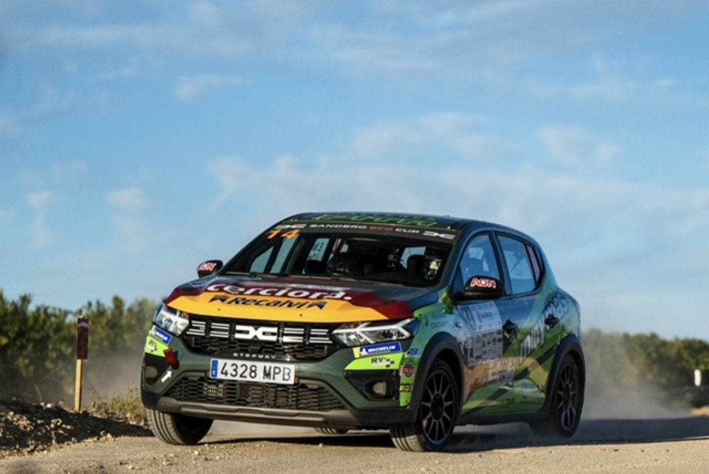 El Dacia Sandero Stepway 100 ECO-G de Vallín y Caso, durante una especial del Ciudad de Valencia.