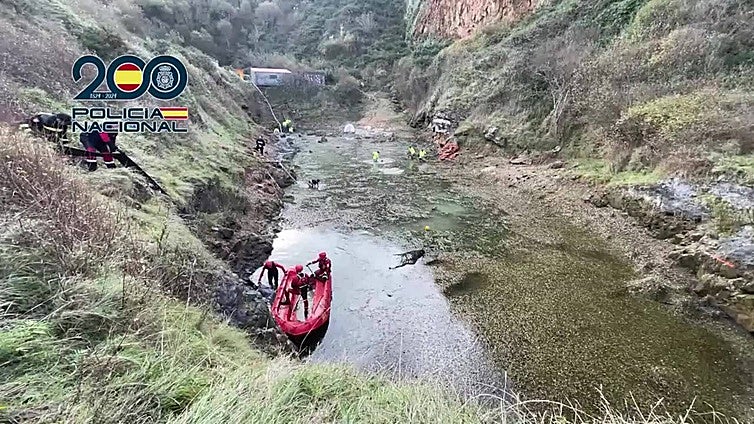 Entre toneladas de lodo: así fue la complicada búsqueda de Maritrini en la balsa de Ribadesella