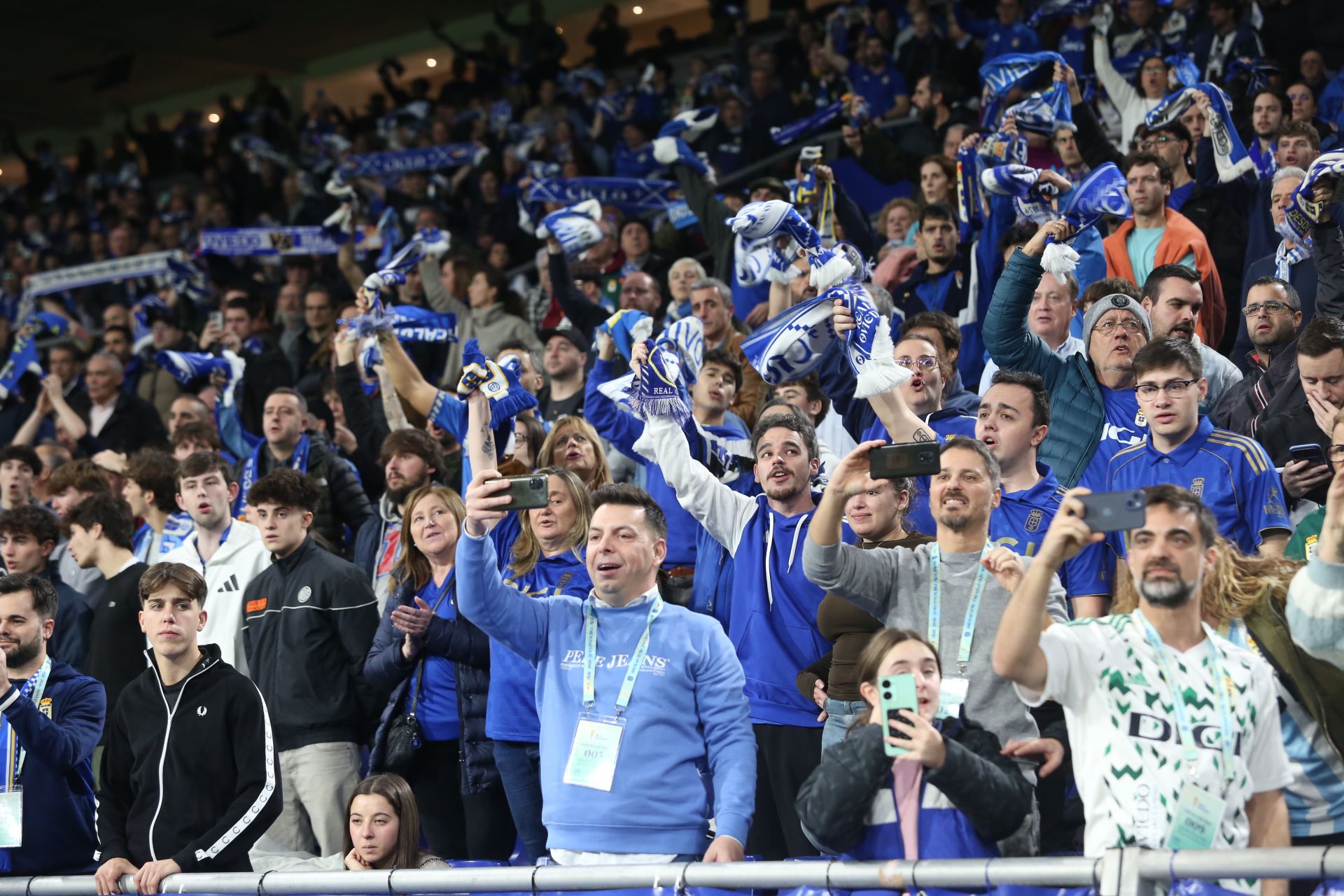 ¿Estuviste en el Real Oviedo - Mallorca? ¡Búscate en las gradas!