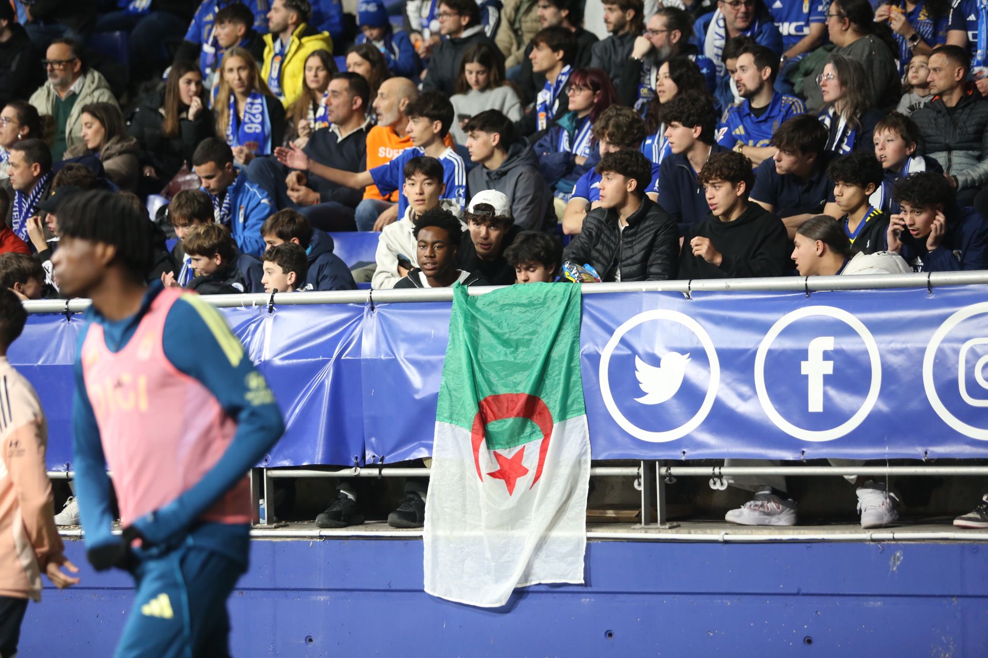 ¿Estuviste en el Real Oviedo - Mallorca? ¡Búscate en las gradas!