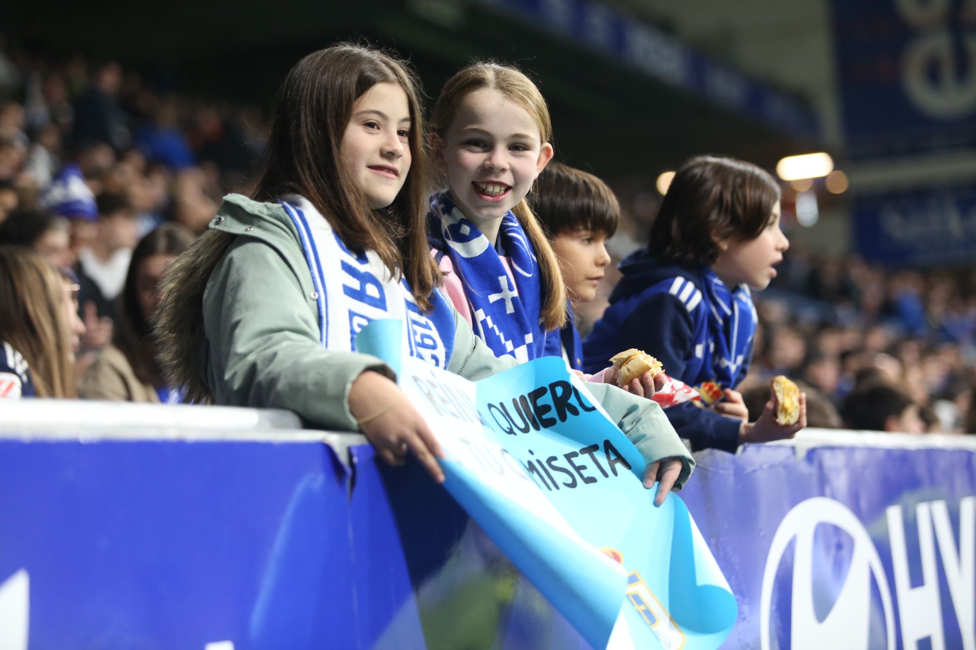 ¿Estuviste en el Real Oviedo - Mallorca? ¡Búscate en las gradas!