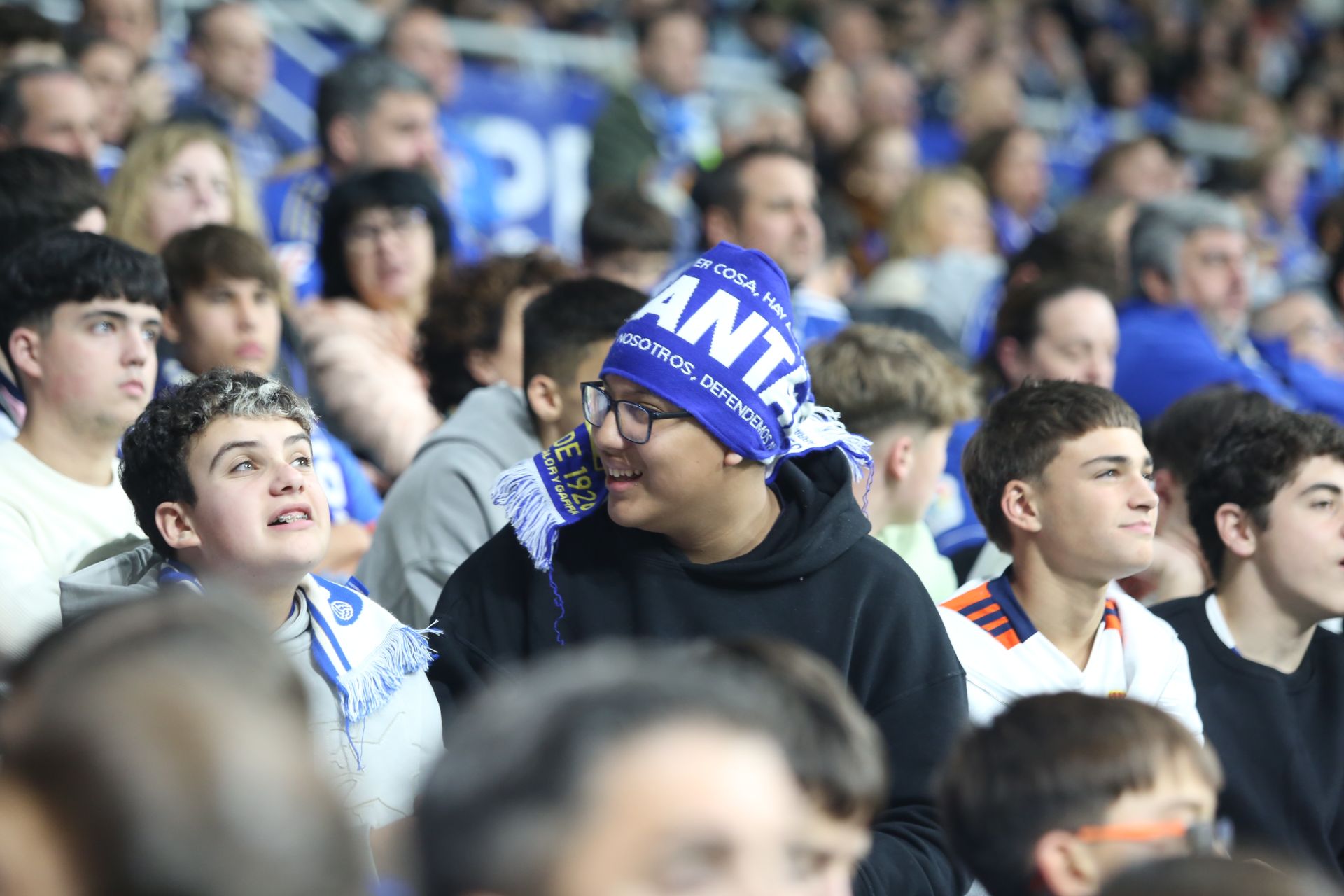 ¿Estuviste en el Real Oviedo - Mallorca? ¡Búscate en las gradas!