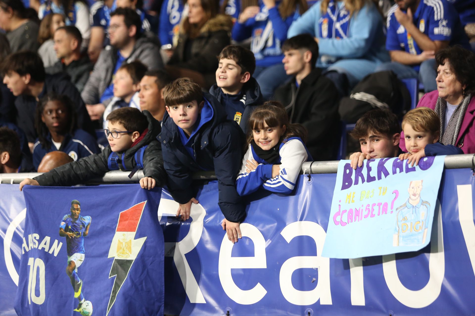 ¿Estuviste en el Real Oviedo - Mallorca? ¡Búscate en las gradas!