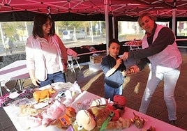 El pequeño Gonzalo realizó el primer truque de la mañana, un tigre por una figura de Toy Story.