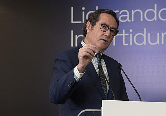 Garamendi denuncia que el mayor absentismo laboral se concentra «los viernes y lunes»