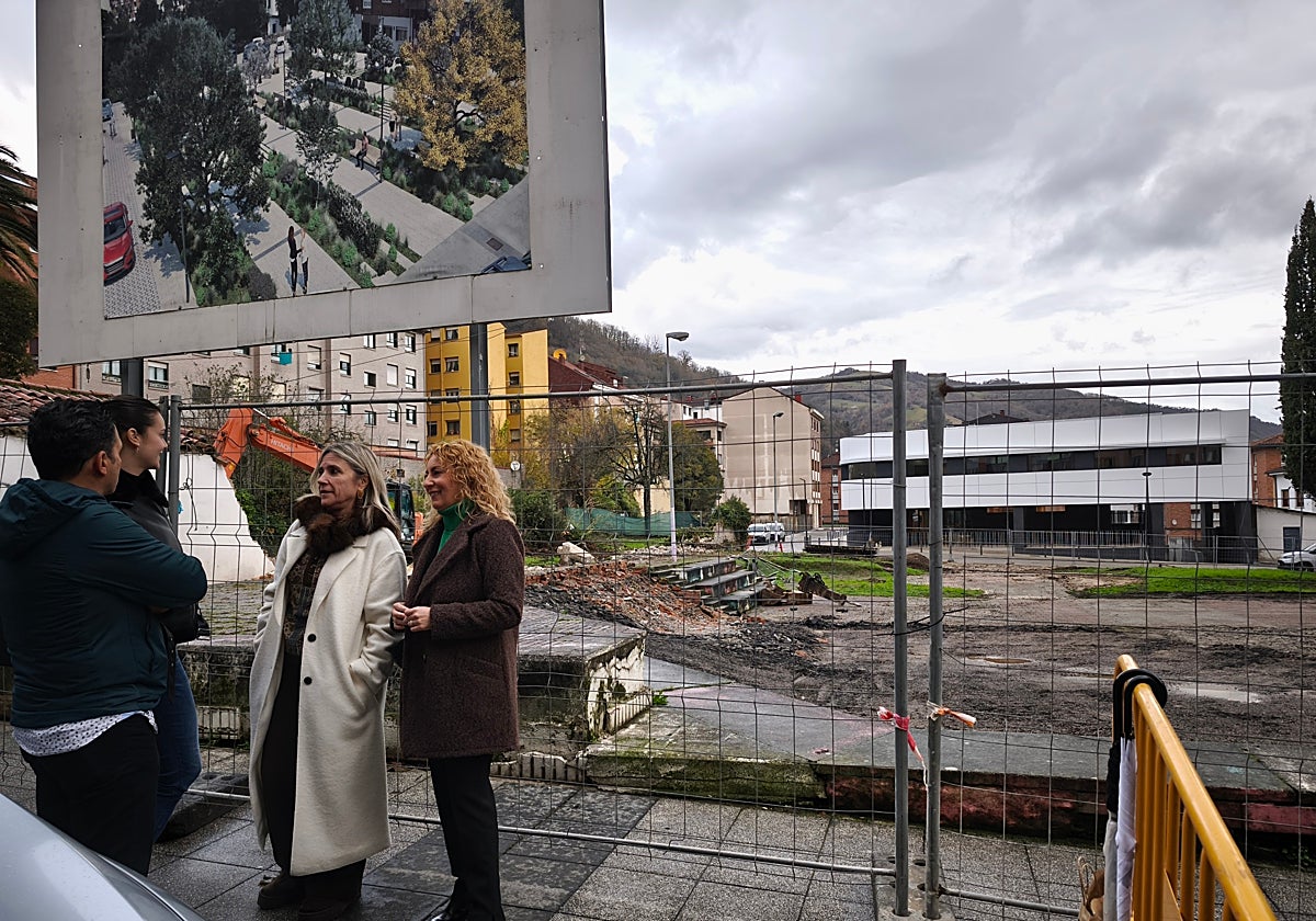 La regidora Gemma Álvarez visitando el inicio de los trabajos