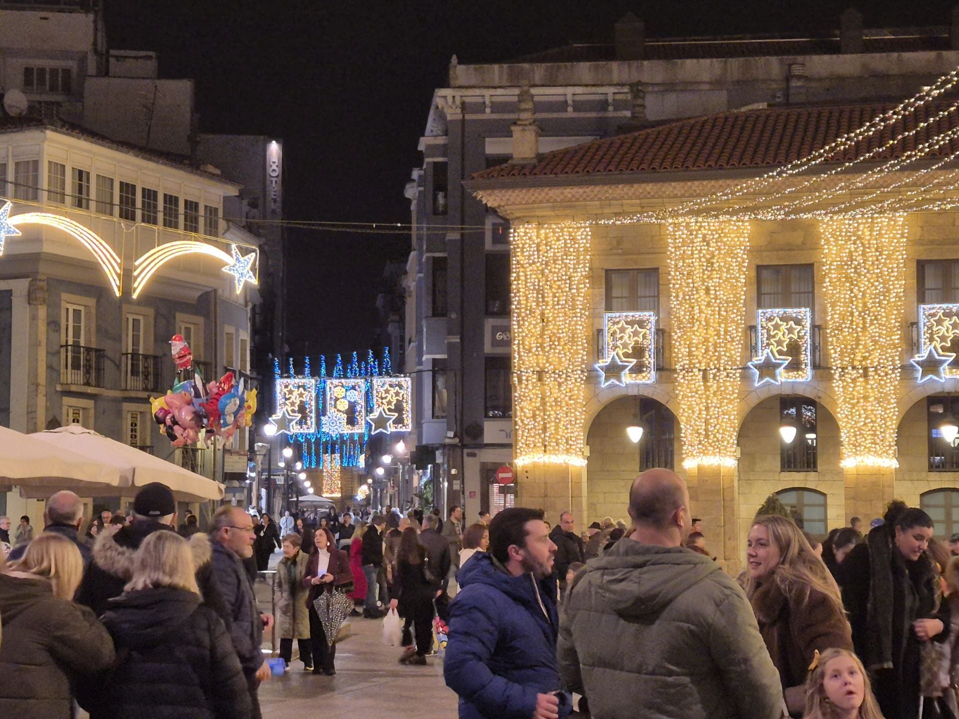 Luces, belenes, mercados y hasta pistas de patinaje: el puente de diciembre en Asturias lo tiene todo
