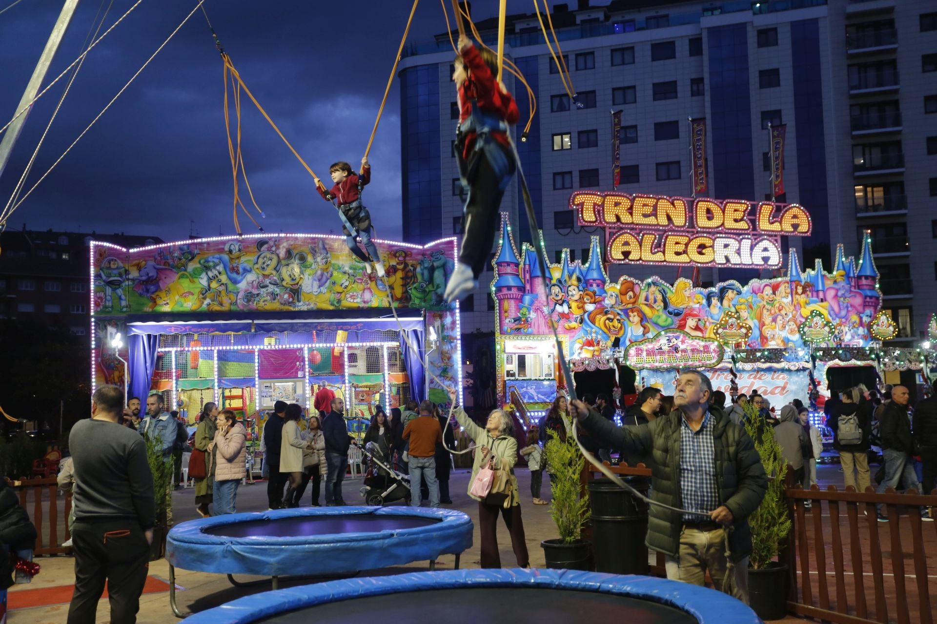 Luces, belenes, mercados y hasta pistas de patinaje: el puente de diciembre en Asturias lo tiene todo