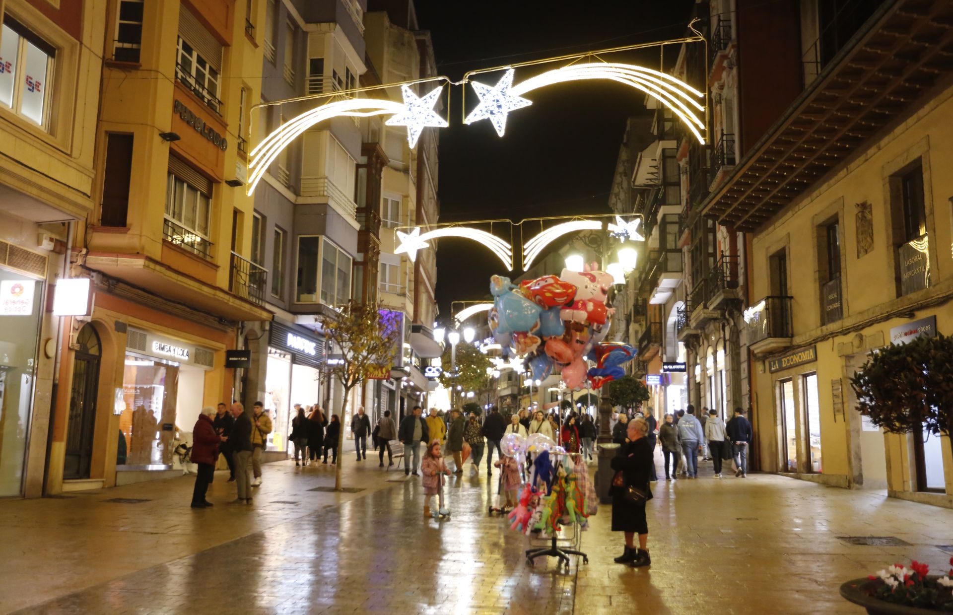 Luces, belenes, mercados y hasta pistas de patinaje: el puente de diciembre en Asturias lo tiene todo