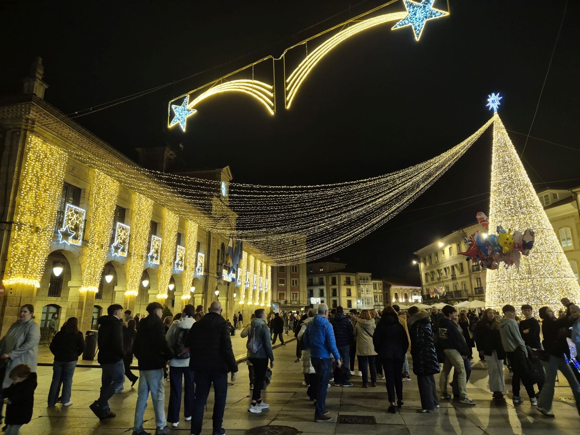 Luces, belenes, mercados y hasta pistas de patinaje: el puente de diciembre en Asturias lo tiene todo